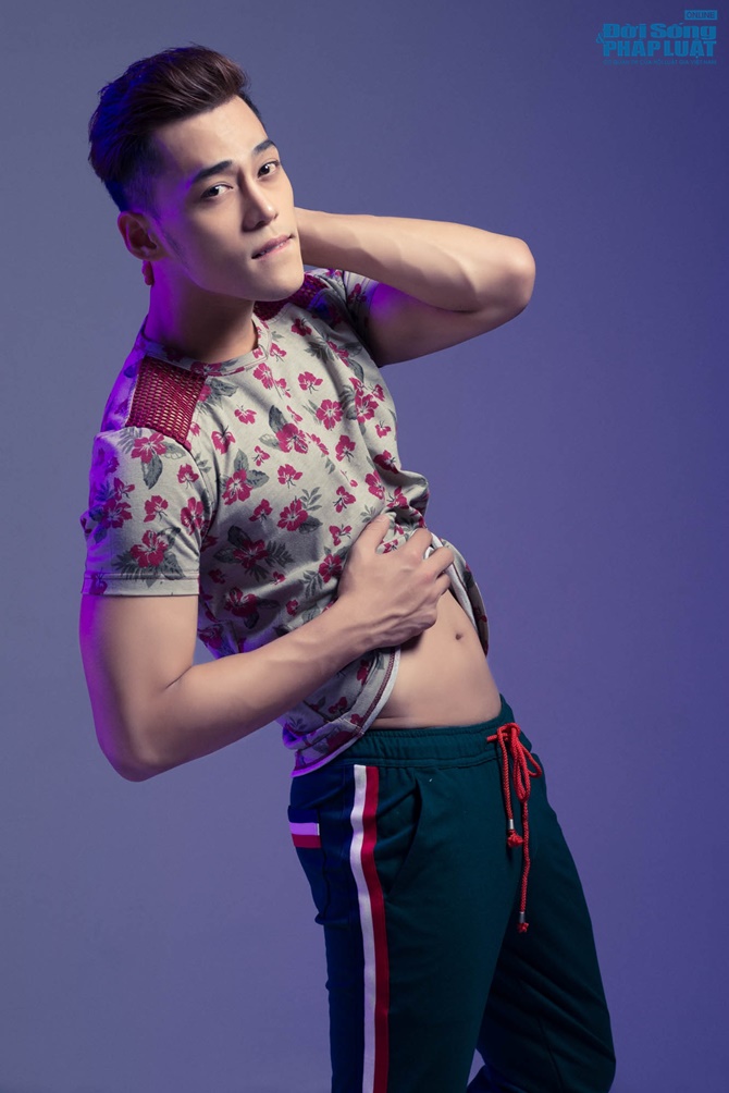 Phan Ngọc Luân mặc váy sexy