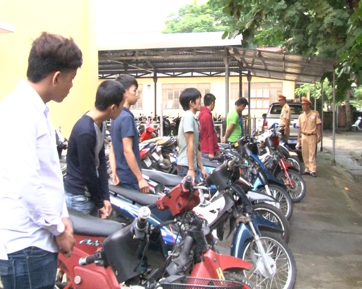 Huế: bắt giữ các đối tượng hẹn hò trên mạng để “lạng lách” Huế: bắt giữ các đối tượng hẹn hò trên mạng để “lạng lách”