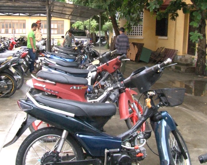 Huế: bắt giữ các đối tượng hẹn hò trên mạng để “lạng lách” Huế: bắt giữ các đối tượng hẹn hò trên mạng để “lạng lách”