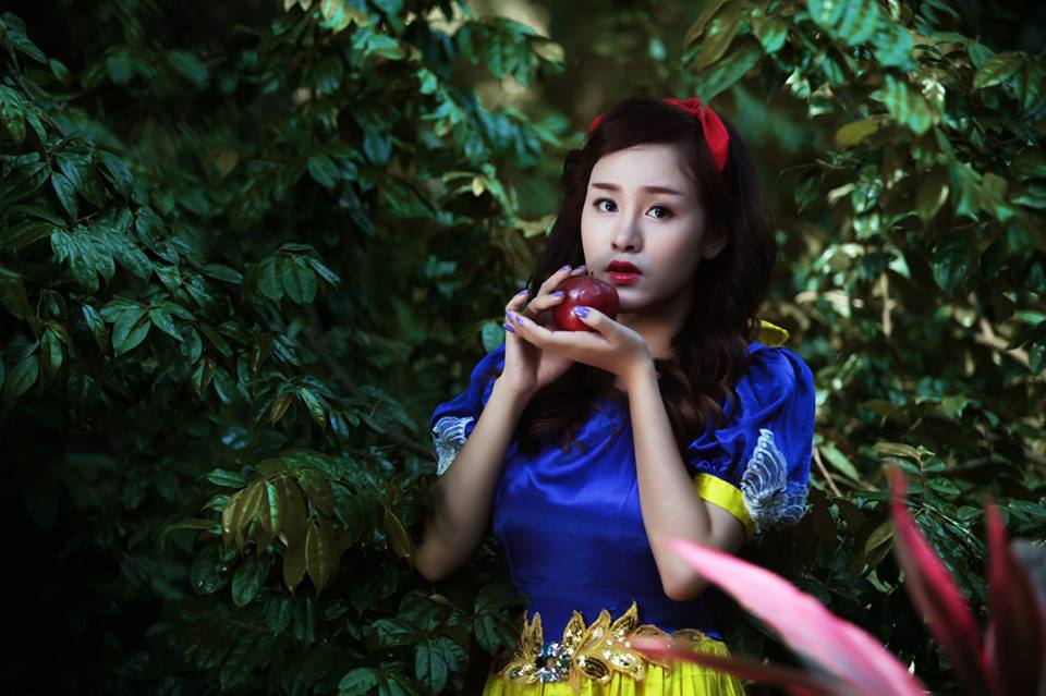 Bà Tưng hóa Bạch Tuyết dịu dàng cho Halloween Bà Tưng hóa Bạch Tuyết dịu dàng cho Halloween