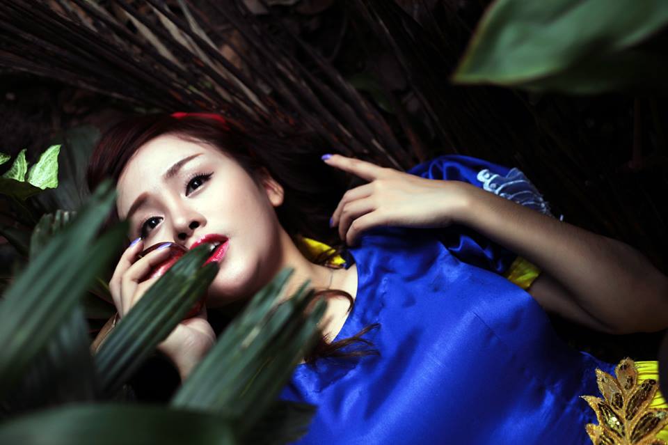 Bà Tưng hóa Bạch Tuyết dịu dàng cho Halloween Bà Tưng hóa Bạch Tuyết dịu dàng cho Halloween