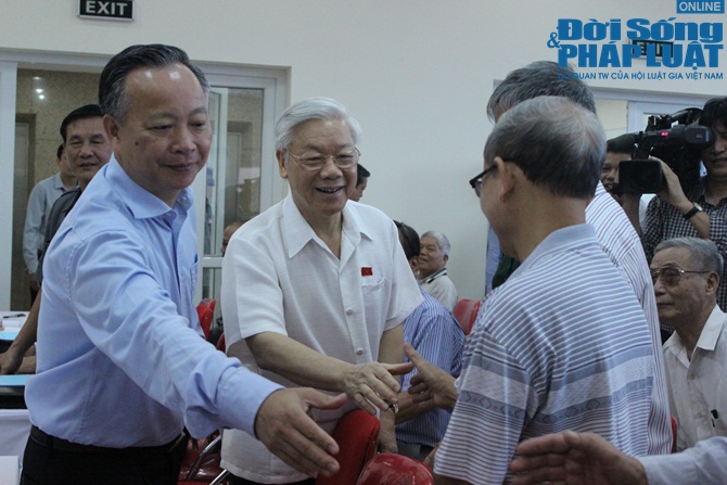 Chống tham nhũng: “Đánh chuột, nhưng đừng làm vỡ bình”