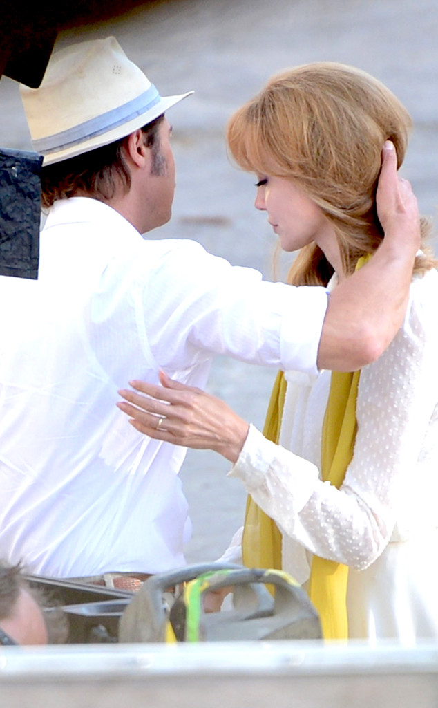 Brad Pitt và Angelina tình tứ trên phim trường Brad Pitt và Angelina tình tứ trên phim trường