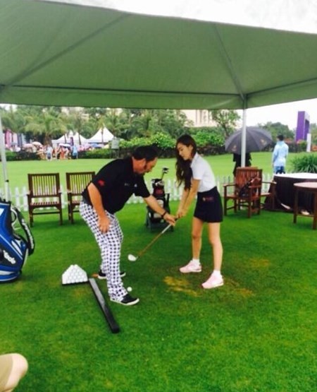 Jessica khoe ảnh cùng ngôi sao bóng rổ Yao Ming