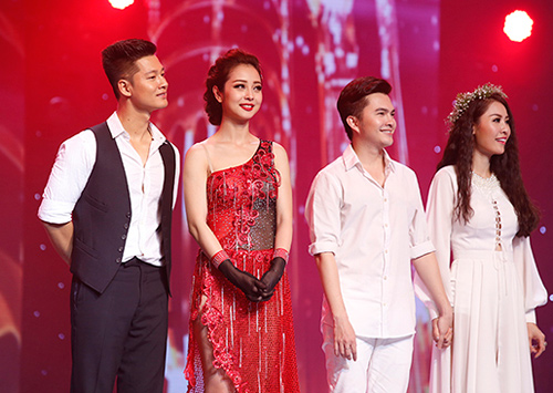 Jennifer Phạm bị đánh ngã trên sân khấu