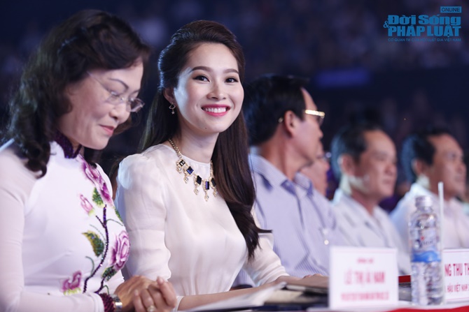 Ngọc Hân, Thu Thảo rạng rỡ hội ngộ tại Bạc Liêu