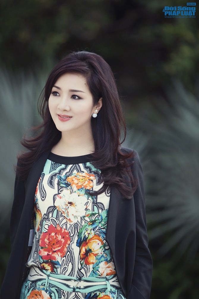 Hoa hậu Giáng My trẻ trung làm giám khảo game show Việt toàn năng