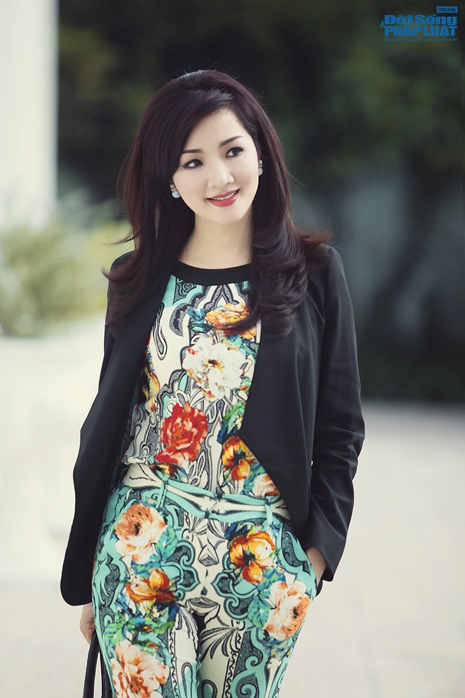 Hoa hậu Giáng My trẻ trung làm giám khảo game show Việt toàn năng