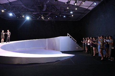 Vietnam's Next Top Model 2014: Sàn diễn xoắn ốc không tưởng Vietnam's Next Top Model 2014: Sàn diễn xoắn ốc không tưởng