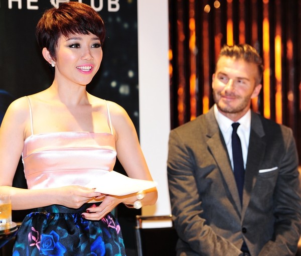 Những bộ cánh Tóc Tiên đã diện khi đồng hành cùng Beckham