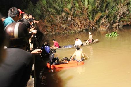 Thiếu nữ 16 nhảy cầu tự tử vì cãi nhau với bạn trai