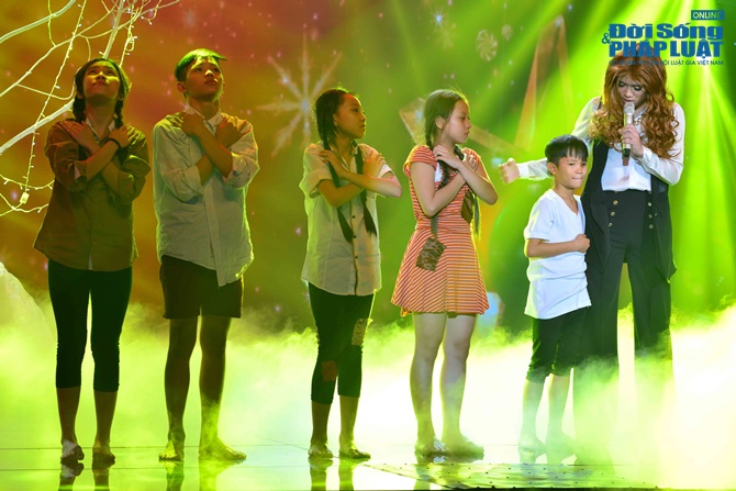 Liveshow 3 Cặp đôi hoàn hảo: Bùi Anh Tuấn giả gái đầy ấn tượng