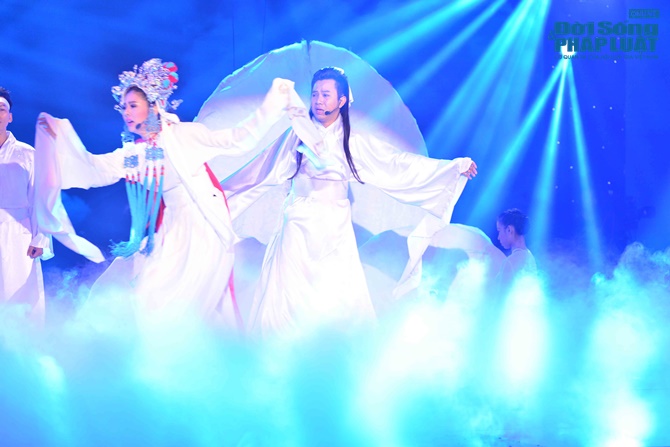 Liveshow 3 Cặp đôi hoàn hảo: Bùi Anh Tuấn giả gái đầy ấn tượng