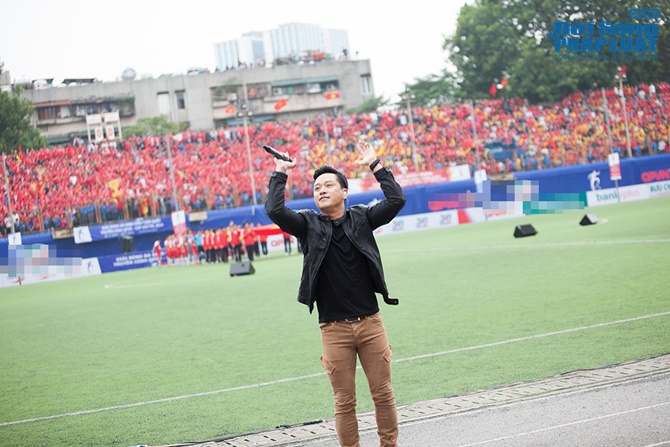 Tuấn Hưng cuồng nhiệt cùng sinh viên Hà Nội Tuấn Hưng cuồng nhiệt cùng sinh viên Hà Nội