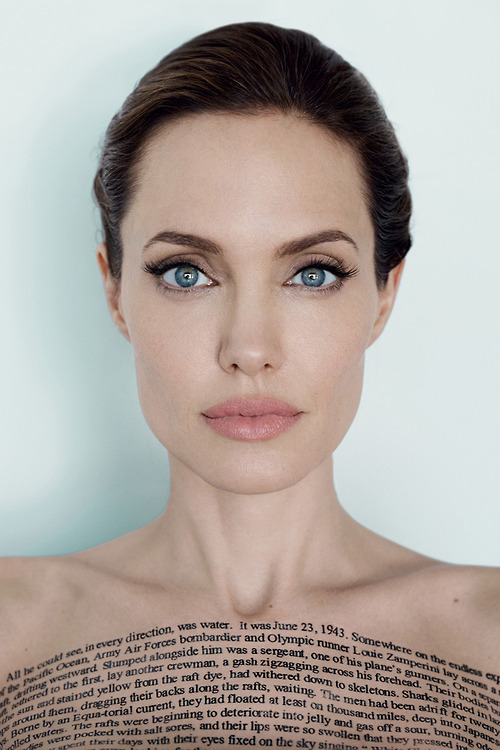 Angelina Jolie cuốn hút đầy mê hoặc trên Vanity Fair Angelina Jolie cuốn hút đầy mê hoặc trên Vanity Fair