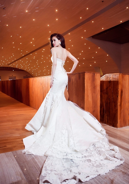 Ngắm Hồ Ngọc Hà yêu kiều diện váy cưới