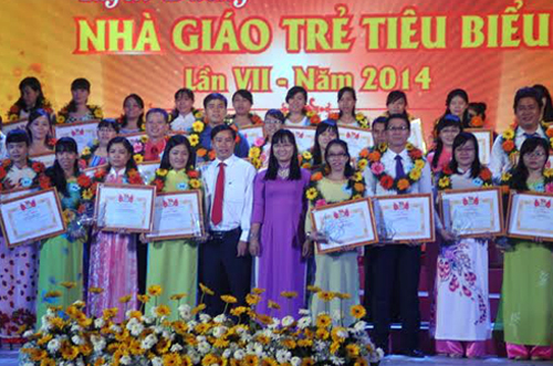 Tuyên dương gần 200 nhà giáo trẻ tiêu biểu của TP. HCM Tuyên dương gần 200 nhà giáo trẻ tiêu biểu của TP. HCM