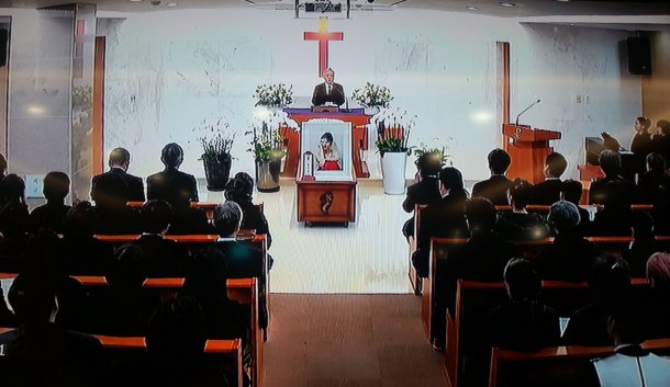 Đám tang đẫm lệ của diễn viên qua đời vì ung thư 