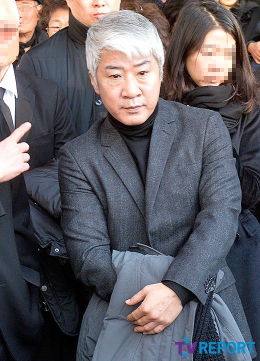 Đám tang đẫm lệ của diễn viên qua đời vì ung thư 