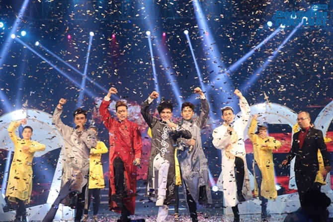 Đan Trường đem ngựa trắng lên sân khấu