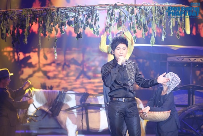 Đan Trường đem ngựa trắng lên sân khấu