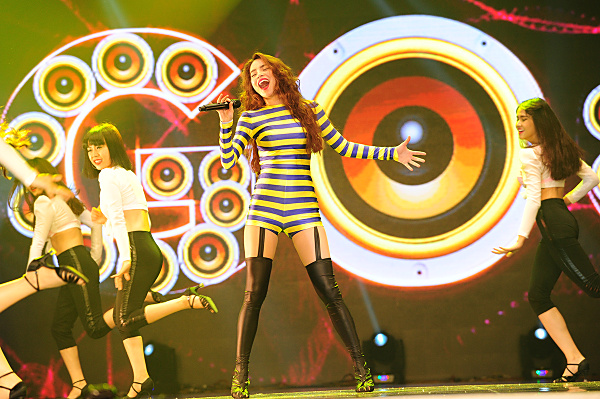 Hồ Ngọc Hà kể lại chuyện tình với Cường Đôla trong Live Concert