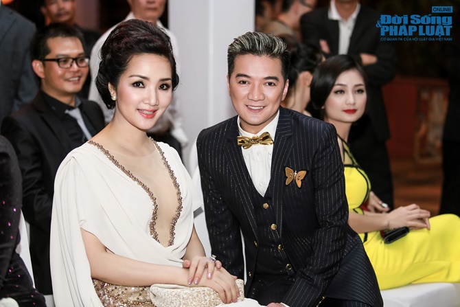 Hoa hậu Giáng My nổi bật tại thảm đỏ LHP Quốc tế Hà Nội Hoa hậu Giáng My nổi bật tại thảm đỏ LHP Quốc tế Hà Nội