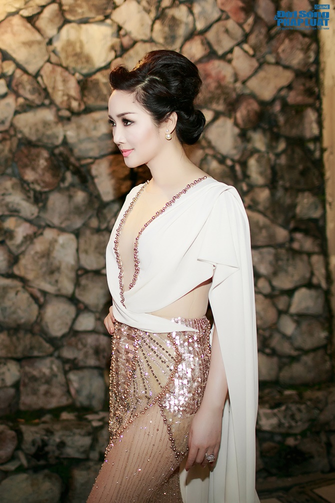 Hoa hậu Giáng My nổi bật tại thảm đỏ LHP Quốc tế Hà Nội Hoa hậu Giáng My nổi bật tại thảm đỏ LHP Quốc tế Hà Nội