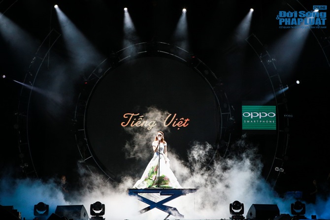 Mỹ Tâm tự tin hát ca khúc 