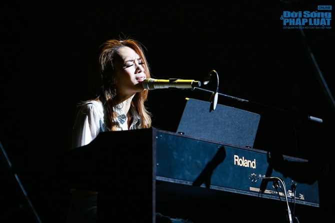 Mỹ Tâm tự tin hát ca khúc 