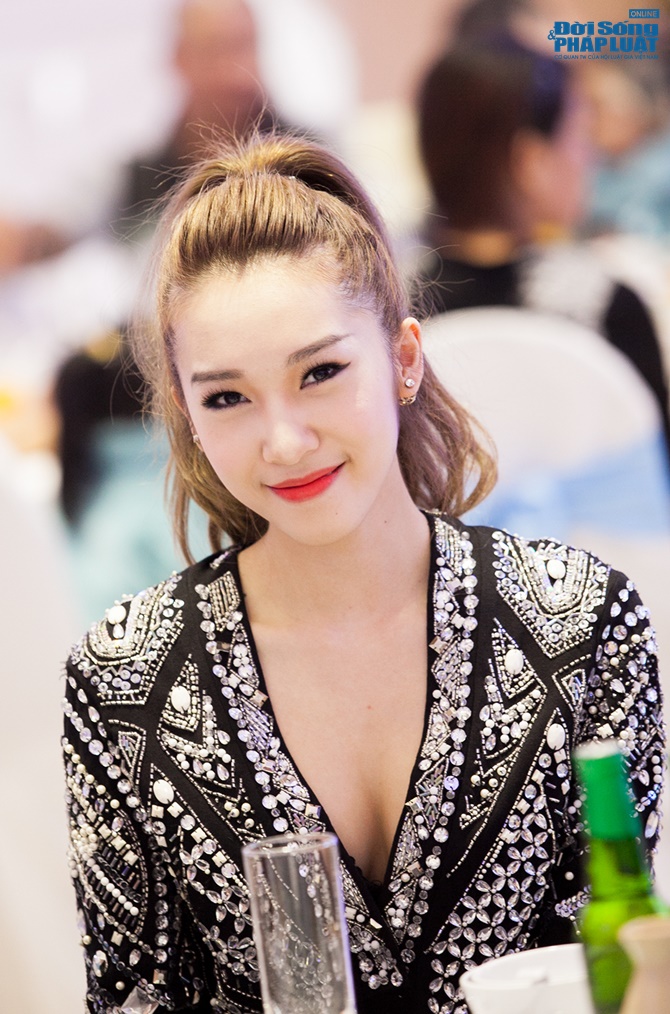 Tuấn Hưng và Hương Baby làm đầy tháng cho con trai Su Hào