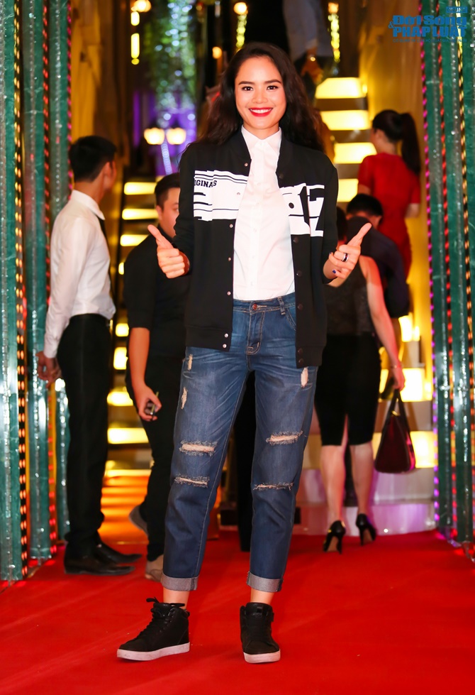 Linh Chi gợi cảm giữa trời đông Hà Nội