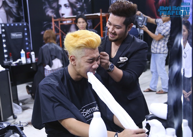 Thí sinh VN Next Top Model “khóc thét” vì màn thay đổi diện mạo