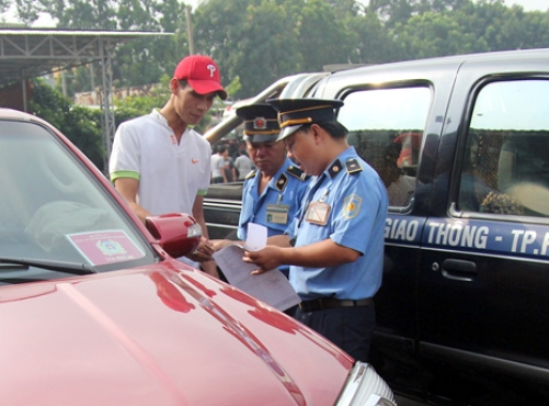 Xử phạt nhiều xe taxi Uber trong ngày đầu kiểm tra