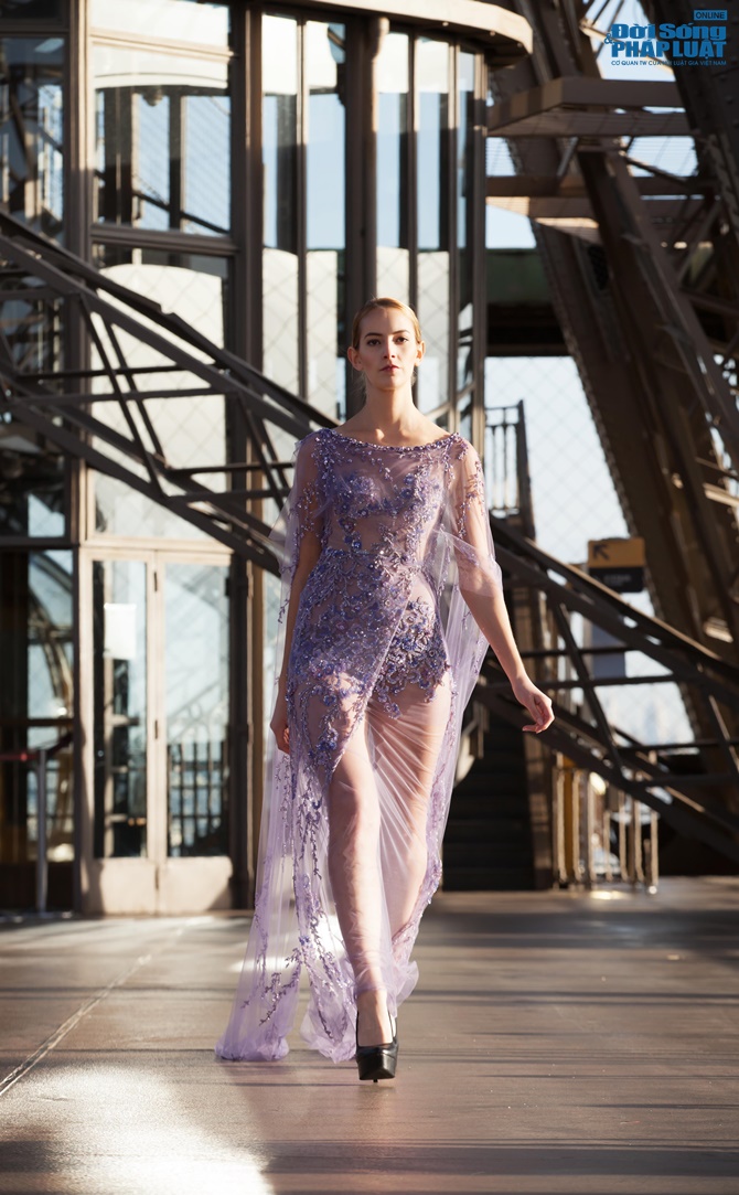 Sàn diễn độc đáo trên bầu trời Paris