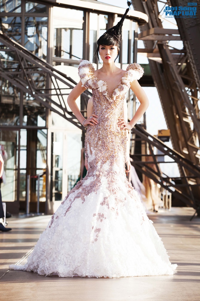 Sàn diễn độc đáo trên bầu trời Paris