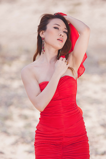 Mỹ Tâm diện váy đỏ gợi cảm trong MV mới Mỹ Tâm diện váy đỏ gợi cảm trong MV mới