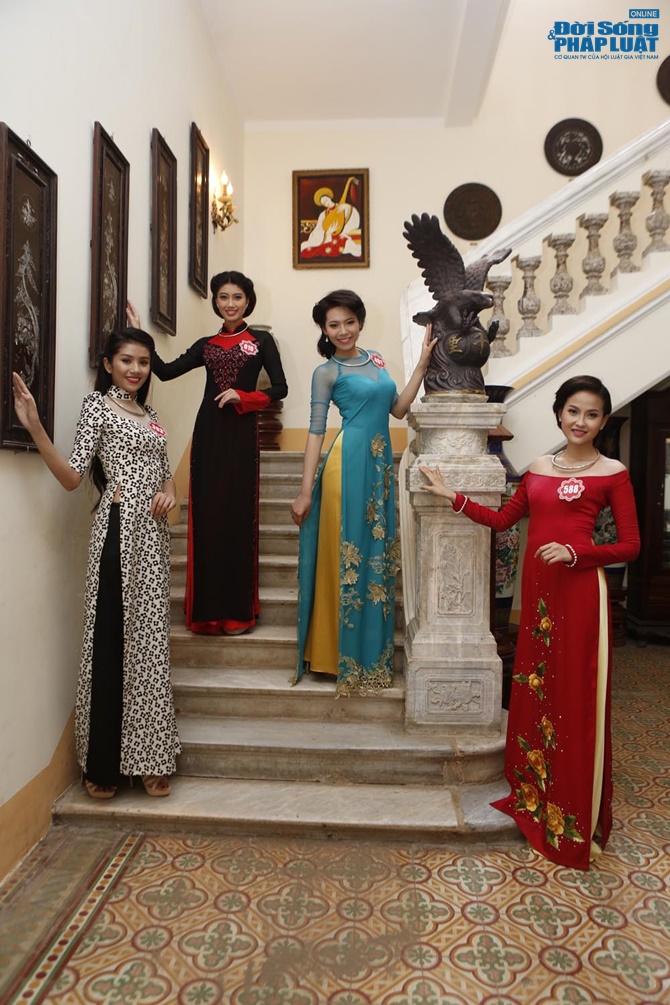 Thí sinh Hoa hậu Việt Nam thăm nhà công tử Bạc Liêu