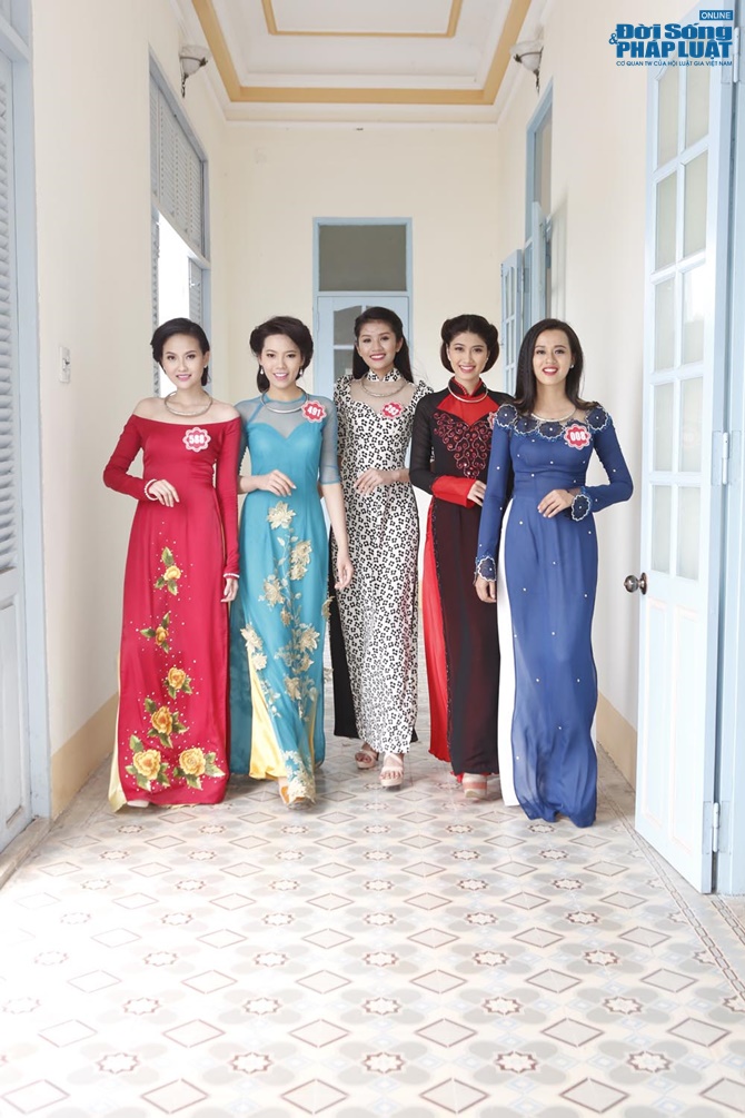 Thí sinh Hoa hậu Việt Nam thăm nhà công tử Bạc Liêu