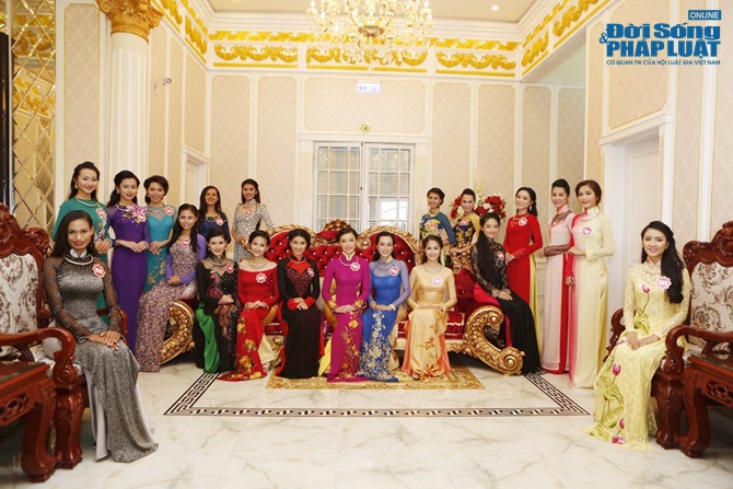 Thí sinh Hoa hậu Việt Nam thăm nhà công tử Bạc Liêu