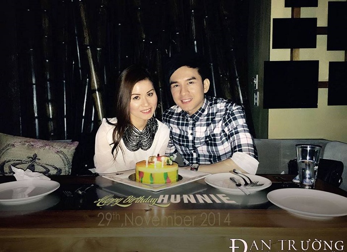 Đan Trường hạnh phúc mừng sinh nhật bên bà xã