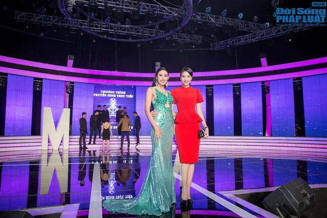 Á hậu Phạm Hương rạng rỡ bên Trương Ngọc Ánh