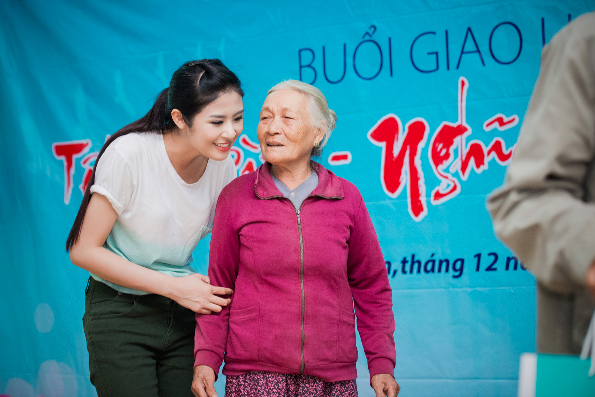 Ngọc Hân kêu gọi bảo vệ môi trường biển đảo tại Lý Sơn