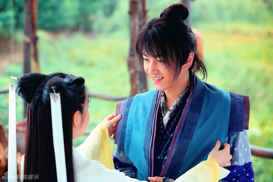 Dương Quá - Tiểu Long Nữ nhìn nhau đầy trìu mến