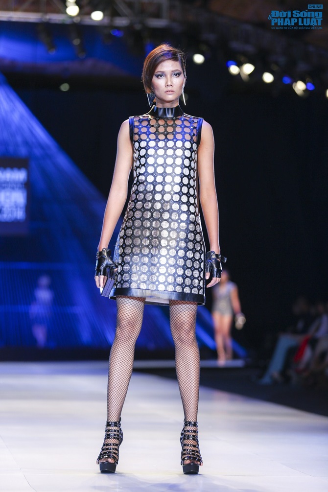 BST của Chung Thanh Phong khiến tín đồ thời trang sửng sốt BST của Chung Thanh Phong khiến tín đồ thời trang sửng sốt