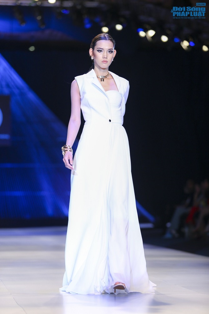 BST của Chung Thanh Phong khiến tín đồ thời trang sửng sốt BST của Chung Thanh Phong khiến tín đồ thời trang sửng sốt