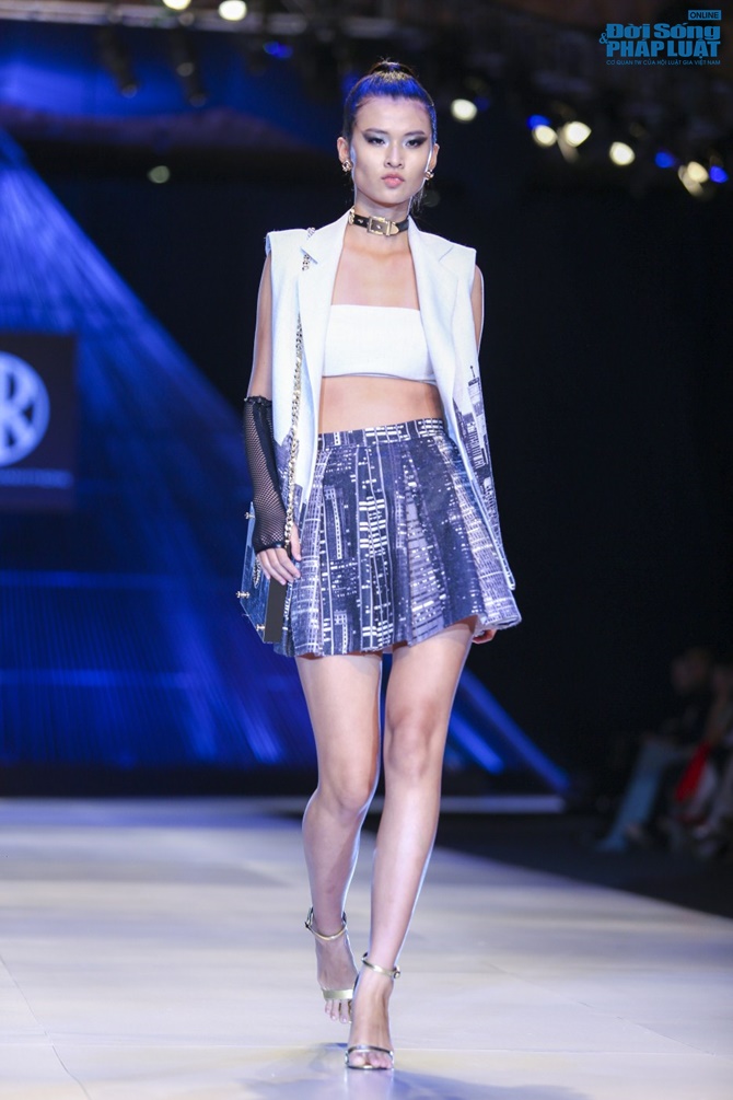 BST của Chung Thanh Phong khiến tín đồ thời trang sửng sốt BST của Chung Thanh Phong khiến tín đồ thời trang sửng sốt