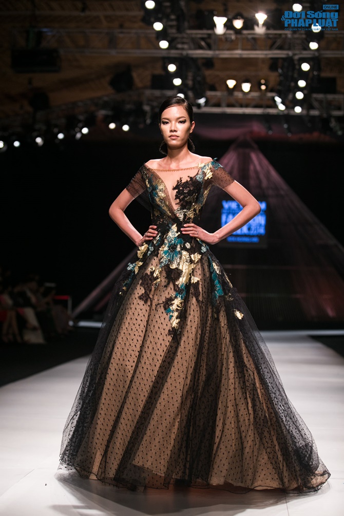 Thùy Dung làm nàng thơ trên sàn diễn thời trang của Hoàng Hải