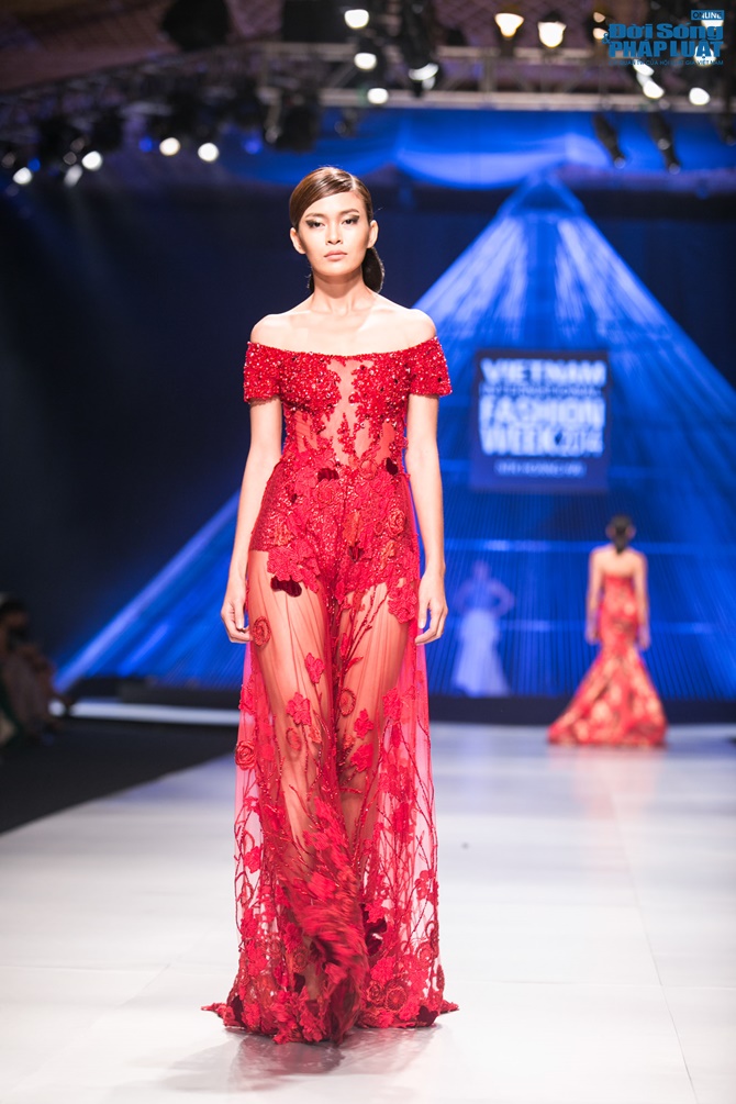 Thùy Dung làm nàng thơ trên sàn diễn thời trang của Hoàng Hải