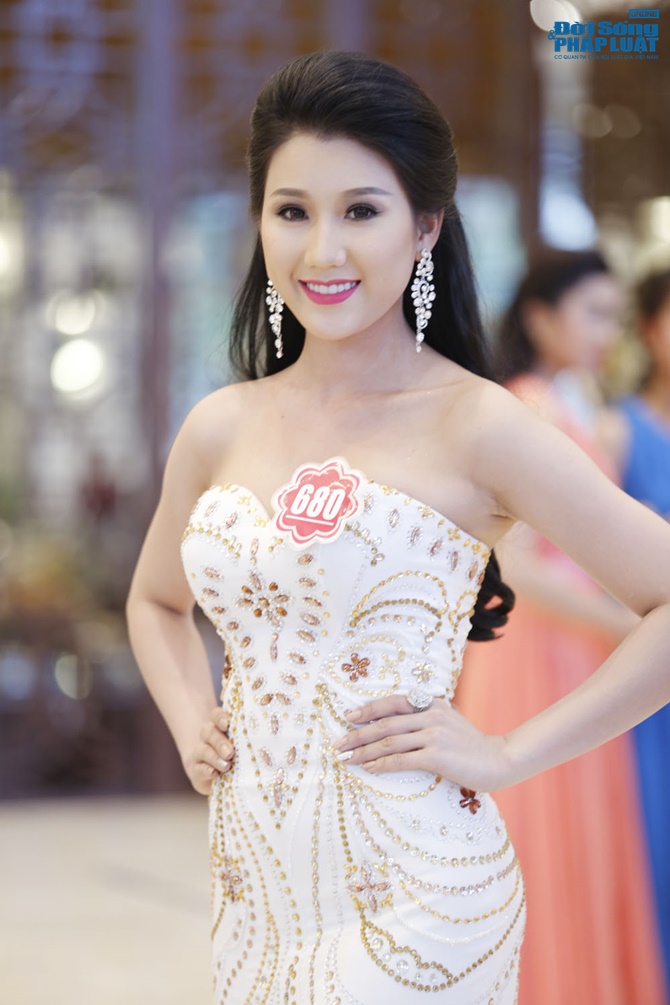 Thí sinh Hoa hậu Việt Nam rạng rỡ khoe sắc trong dạ tiệc tri ân